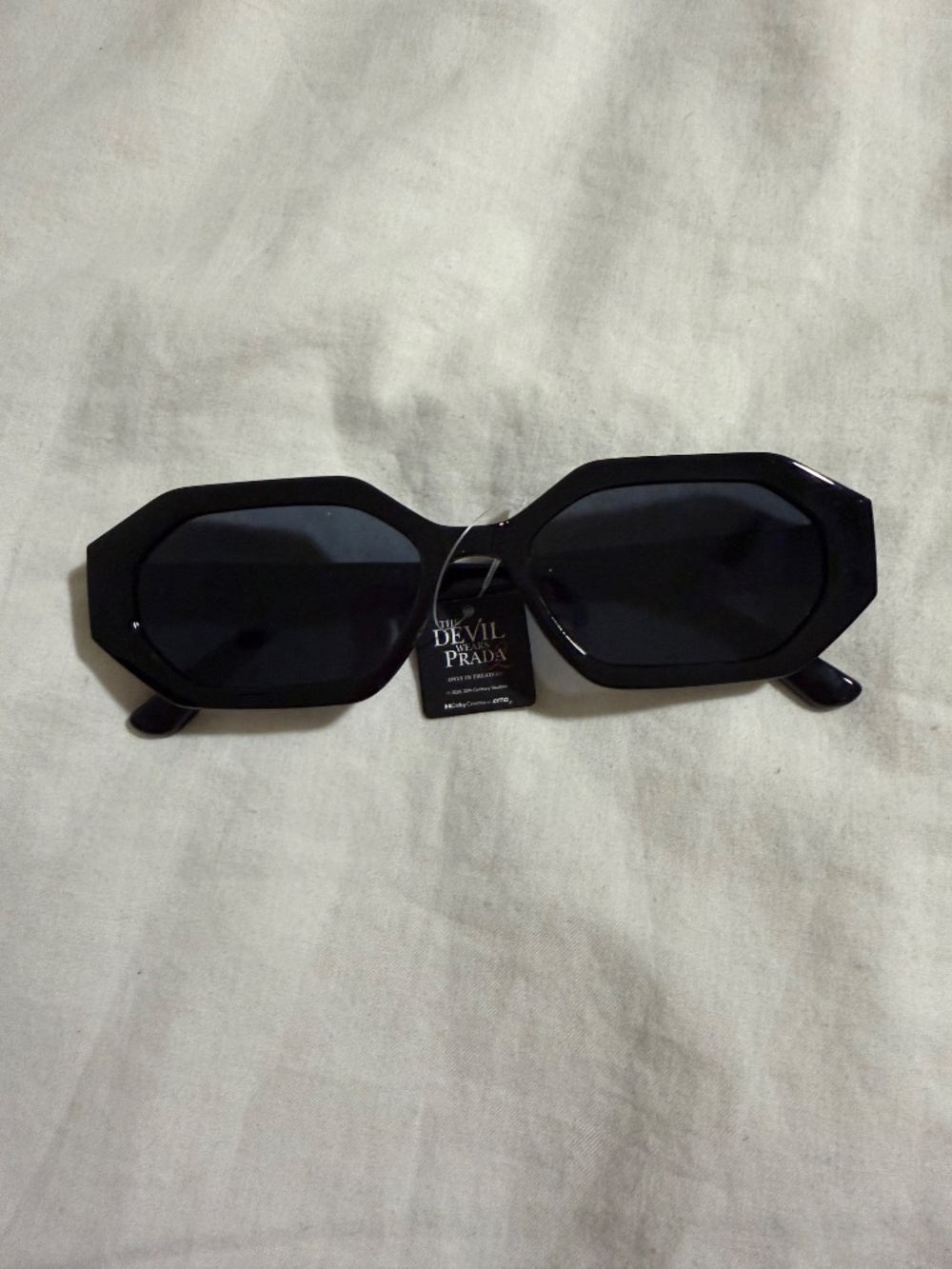 Devil Wears Prada 2 , Runway Magazine and sunglasses - Picture 2 of 7